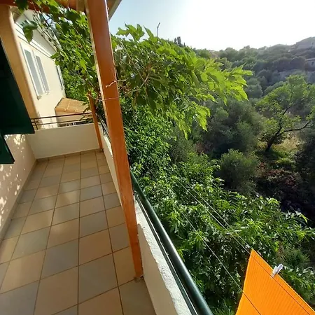 Lontza Apartment *